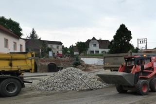 Rekonstrukce silnice v Tavíkovicích způsobí zdržení