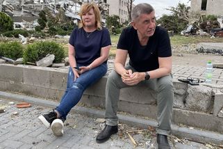 Obrazem: Babiš zavítal do vesnice zdevastované tornádem - Seznam Zprávy