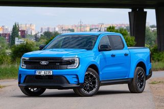 Dělník v tretrách: Sportovní Ford Ranger dělá parádu a svižně jezdí, ale trochu postrádá smysl - Garáž.cz