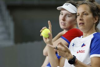 Jsem stará, mám dvě děti a je to super! Na lavičce se budu krotit, slíbila Strýcová - Sport.cz