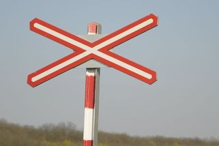 Vlak na Vyškovsku smetl auto na přejezdu, řidič zemřel - Novinky