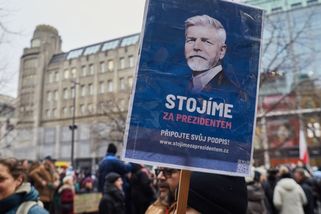 KOMENTÁŘ: Prezident dal chvilkařům ránu do vazu. Letná je jako stokrát nastavovaný guláš