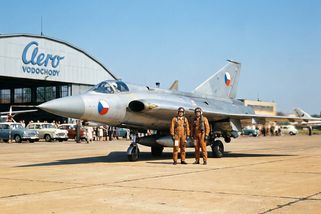 Ustřižená křídla: Kdyby Aero vyrábělo supersoniky místo cvičných letadel - Médium.cz