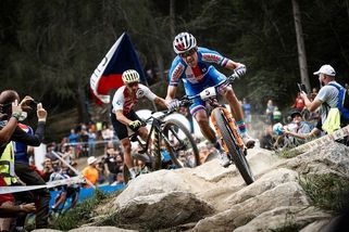 Pětkrát stupně vítězů ve světovém poháru, pátý titul českého mistra a z Cinka je Král cyklistiky - Sport.cz