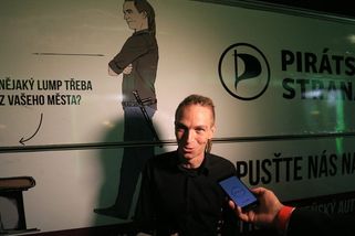 Patnáct kafí denně už bylo moc... Ivan Bartoš o svých chybách i plánech v politice — HlídacíPes.org