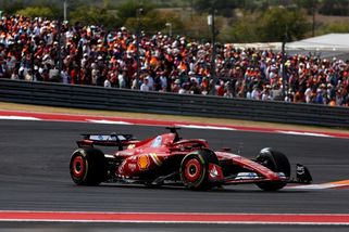 Dominance Ferrari v Austinu. Šampionátu dál vládne Verstappen, Norris kvůli trestu přišel o stupně - Sport.cz