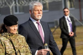 Komentář: Ruský krtek za stolem. Pavel má pravdu, přesto udělal chybu - Seznam Zprávy