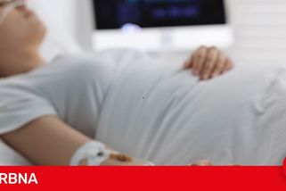 Dívka zkolabovala v obchodním centru, lidé jen procházeli kolem. Pomohla až neznámá žena, které teď rodina děkuje