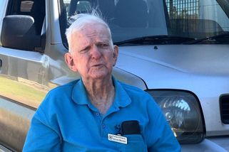 V 92 letech doručuje jídlo seniorům. Volant je pro mě symbolem nezávislosti, říká - Novinky