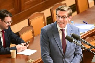 Kupka tvrdě pálil do Macinky: Ve vládě má agenty StB, ale když mluví Pavel, čte si Rudé právo