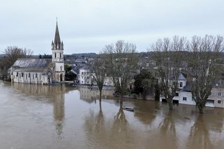 Ve Francii prší už rekordních 37 dní v kuse - Novinky