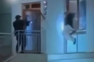 Měl policista střílet? Experti hodnotí zákrok "bác komanda", zmínili největší problém