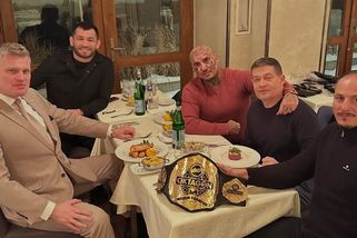 Turek a Nacher se sešli se zápasníkem, který je podle úřadů hrozbou pro stát - Seznam Zprávy