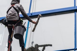 Práce je dost, lidí málo: největší hlad je po technicích a zdravotnících - Seznam Zprávy