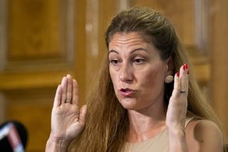 „Je Decroix tak hloupá?“ Z ANO zní pochyby o dopisu s přáním smrti. Člen hnutí mluví o podvrhu