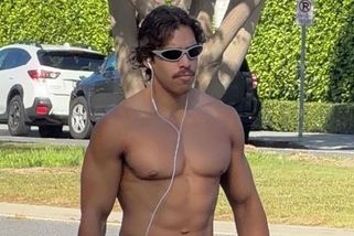 Tři zlata! Syn Arnolda Schwarzeneggera Joseph na své první kulturistické soutěži zaválel