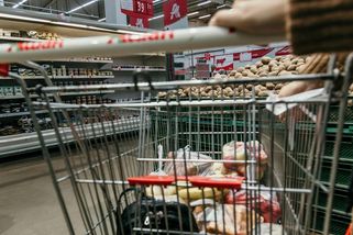 V obchodě mi řekli, že slevy nejsou pro důchodce. Můj syn jim to vysvětlil po svém - Médium.cz