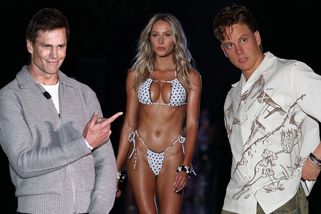 Údajná holka Toma Bradyho odcházela z party po Oscarech s jeho kolegou!