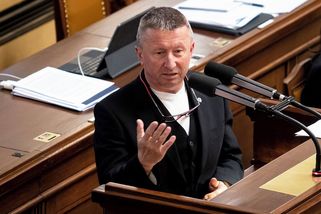 Poslanec Brázdil řečnil ve Sněmovně opilý?