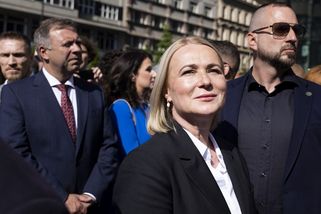 Do auta, které vezlo se zapnutými majáky Černochovou, narazilo jiné vozidlo - Seznam Zprávy