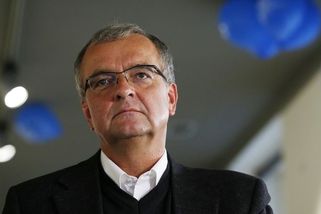 Miroslav Kalousek složil poslanecký mandát. Sklidil ovace vestoje - Novinky