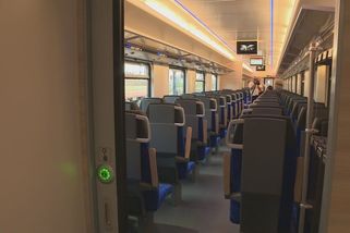 Dva mladíci ve vlaku u Bratislavy zmlátili ženu kvůli psovi. Cestující jen nečinně přihlíželi