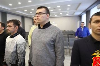 Muži dostali na ceremoniálu udělení ruského občanství rovnou povolávací rozkaz - Novinky