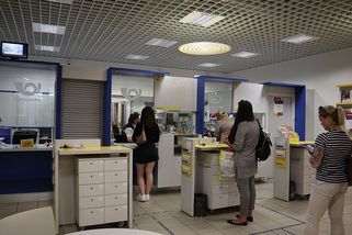 Přišla jsem na poštu poslat balík. To, co mi řekla paní za přepážkou, mě vytočilo doběla - Médium.cz