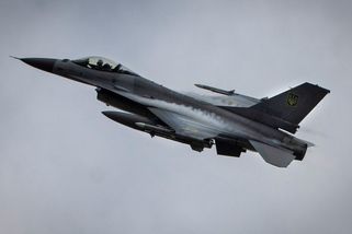 Ukrajině chyběla munice do stíhaček F-16. Útoky odrážela rotačními kanóny - Seznam Zprávy