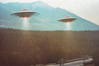 Vážná debata o UFO. Pokud USA přiznají mimozemšťany, hrozí pád bank, zní z Londýna - Echo24.cz