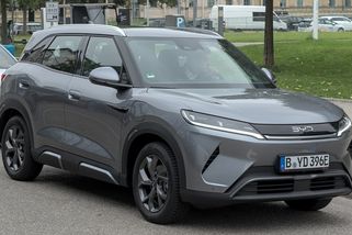 285 000 Kč? Trh SUV se otřásl. Dojezd až 1 000 km a nestárnoucí design. Přivítejte nového hráče