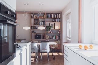 Rekonstrukce 4+1: Vznikl vzdušný světlý byt s oválným jádrem - Proženy.cz