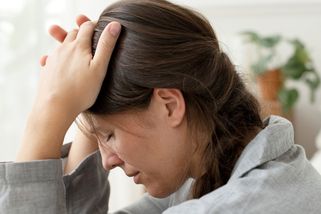 Klára (37): Sestře jsem půjčila padesát tisíc. Místo jídla pro děti si koupila drahé oblečení a začala se mi vyhýbat – Lifee.cz