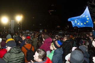 Dost bylo Fica! Tisíce lidí v Bratislavě protestovaly proti vládě - Novinky