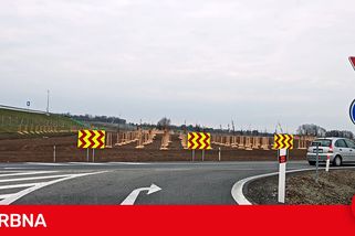 Místo jedné desky šest. Kontroverzní kruháč pod D35 u Olomouce dostal nové značky