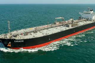 První tanker to risknul a projel Hormuzem se zapnutým transpondérem. Jak to dopadlo