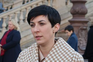 Chaos, blábolení a směs urážek. Politici reagují n...