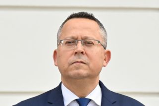 Slovensko na pokraji ekonomické krize. Ministr financí připustil, že sáhne na dávky - Novinky