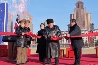 Užívejte si života. Kim daroval rodinám padlých v Rusku byty - Novinky