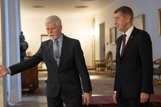 Pavel chce jet na summit NATO. Ještě si o tom promluví s Babišem - Novinky
