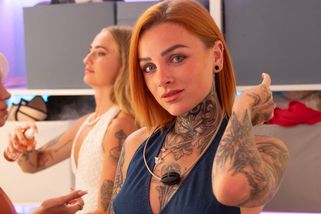 Potetovaná zrzka Miška z Love Islandu je minulostí: Je z ní brunetka. Honzovi poslala drsný vzkaz