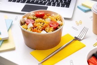 V práci mi mizely obědy z lednice. Než jsem našla viníka, dozvěděla jsem se o sobě něco nepříjemného - Médium.cz