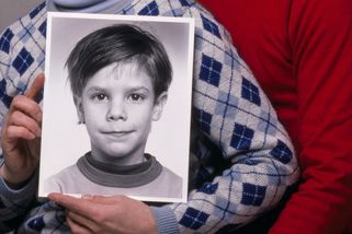 Chlapec z krabice na mléko záhadně zmizel. Tělo skončilo v odpadcích, vraha dopadli po 38 letech - Médium.cz