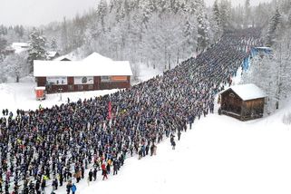 Peklo. Slzy. Tisíce závodníků nedojely. Ani veteráni lyžařských bitev něco takového nepamatovali - Sport.cz