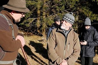 Pavel v Krkonoších, bez oficialit a ve zmijovce: Mluvil s turisty i ochranáři