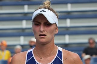 Spor hvězdných českých tenistek. Ze simulace obviněná Vondroušová vrací úder