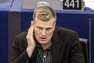 Turek po výsměchu od Nerudové reagoval. Svou angličtinu vysvětlil extrémní únavou