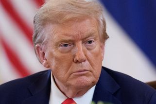 Trumpova cla jsou nezákonná, potvrdil soud. Jejich zrušení? Pohroma, varuje prezident