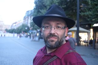 Stačilo! se o miliony dělit nechce, Vidlák u příznivců "žebrá" o peníze na elektřinu