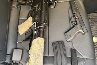 Policisté na Letné zadrželi muže, který střílel z okna airsoftovými zbraněmi - Novinky